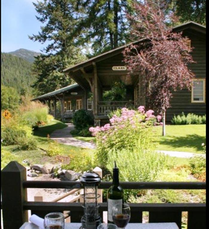 Belton Chalet Hotel West Glacier Exterior photo