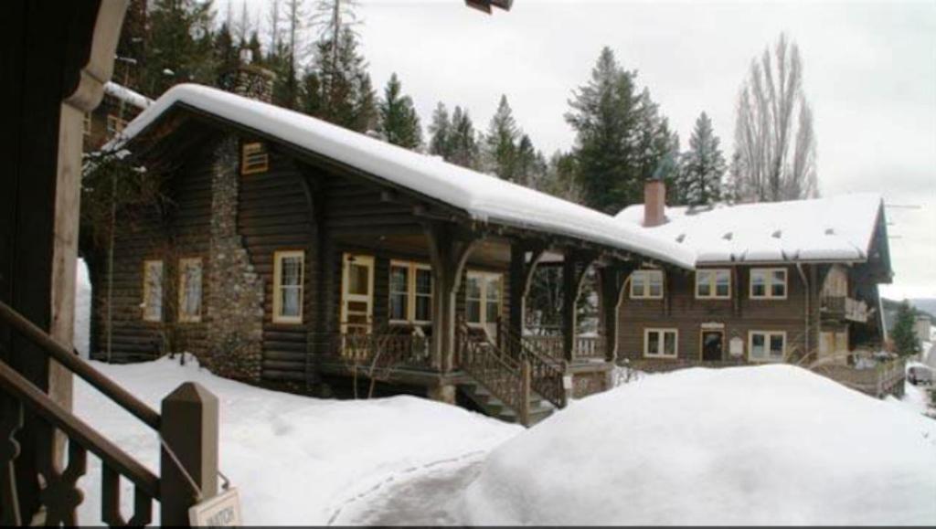 Belton Chalet Hotel West Glacier Exterior photo