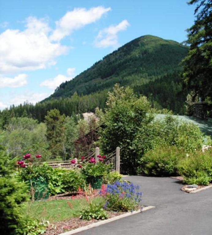 Belton Chalet Hotel West Glacier Exterior photo