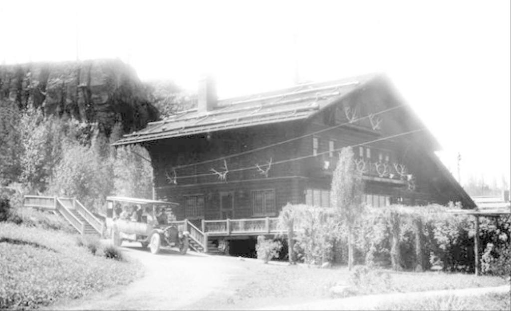 Belton Chalet Hotel West Glacier Exterior photo