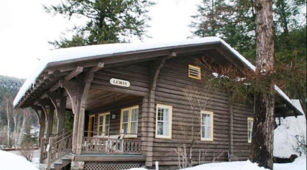 Belton Chalet Hotel West Glacier Exterior photo